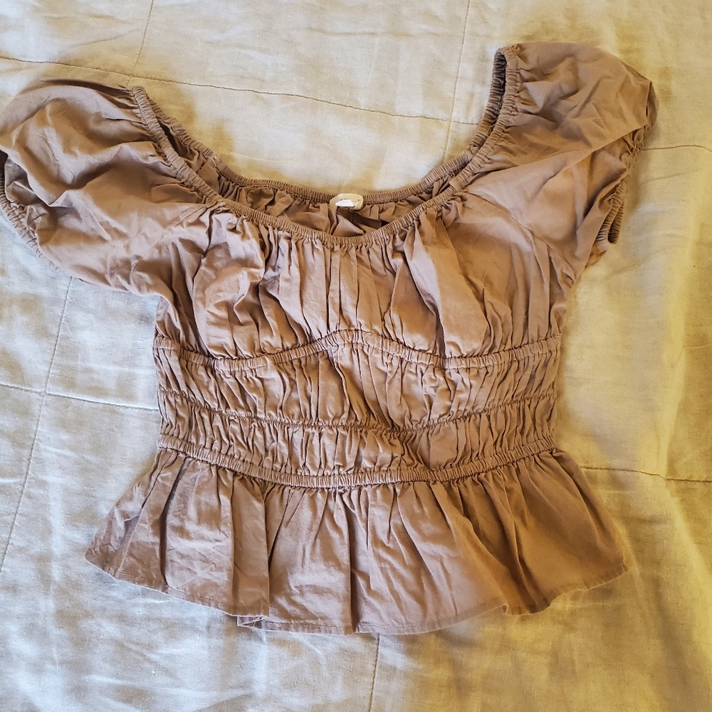 100% Cotton Beige Milkmaid Top With Puff Sleeves. Womens Medium SIM & SAM